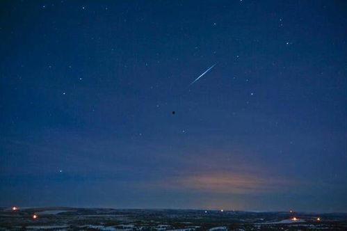 当流星划过天际,璀璨瞬间,宇宙奇迹的见证 第2张 当流星划过天际,璀璨瞬间,宇宙奇迹的见证 第2张